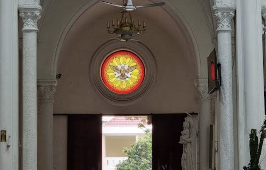 Cửa sổ kính màu