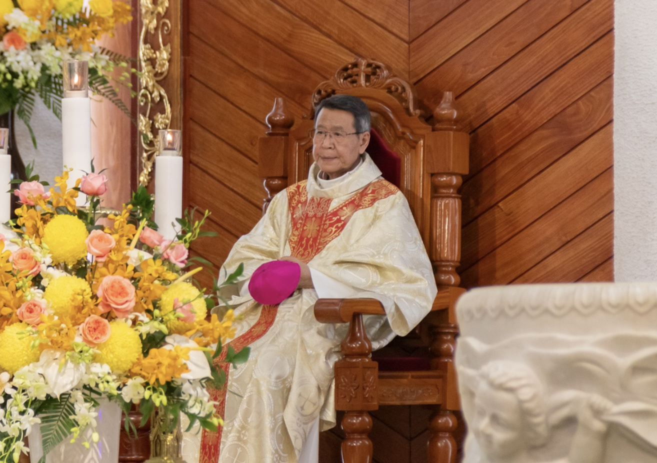 Đức Cha Phê-rô trong nghi lễ